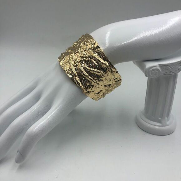 18K Gold Plated Women's Cuff Bracelet Crinkled Look Waterproof Hypoallergenic - Picture 5 of 7
